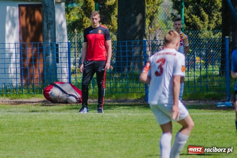 Zdjęcie w galerii na portalu naszraciborz.pl: Szybko zdobyty gol naruszył mury Zameczku. Potem było już z górki [FOTO] wiadomości z regionu