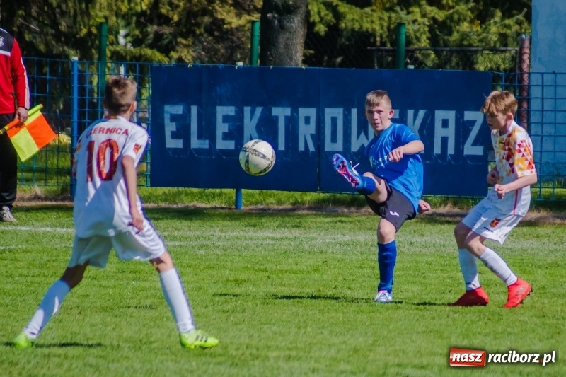 Zdjęcie w galerii na portalu naszraciborz.pl: Szybko zdobyty gol naruszył mury Zameczku. Potem było już z górki [FOTO] wiadomości z regionu