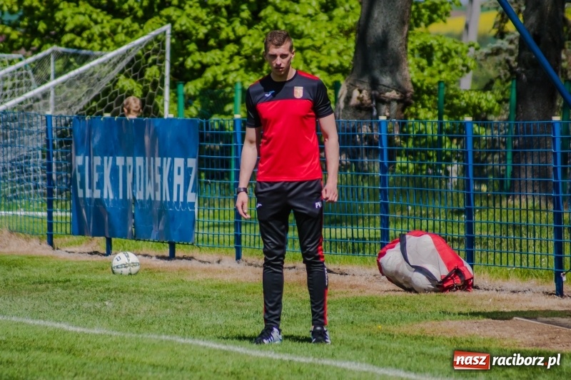 Zdjęcie w galerii na portalu naszraciborz.pl: Szybko zdobyty gol naruszył mury Zameczku. Potem było już z górki [FOTO] wiadomości z regionu