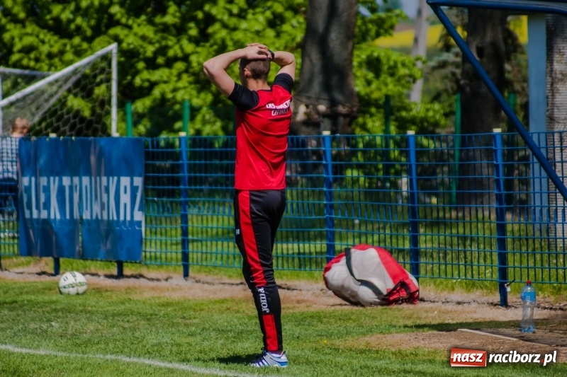 Zdjęcie w galerii na portalu naszraciborz.pl: Szybko zdobyty gol naruszył mury Zameczku. Potem było już z górki [FOTO] wiadomości z regionu
