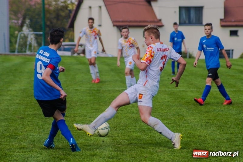 Zdjęcie w galerii na portalu naszraciborz.pl: Szybko zdobyty gol naruszył mury Zameczku. Potem było już z górki [FOTO] wiadomości z regionu