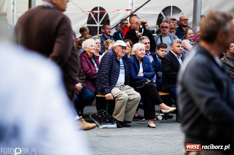 Zdjęcie w galerii na portalu naszraciborz.pl: TOBY gwiazdą pierwszego dnia pietrowickiej Eko-Wystawy wiadomości z regionu