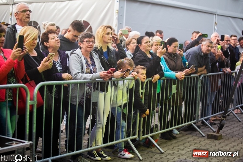 Zdjęcie w galerii na portalu naszraciborz.pl: TOBY gwiazdą pierwszego dnia pietrowickiej Eko-Wystawy wiadomości z regionu
