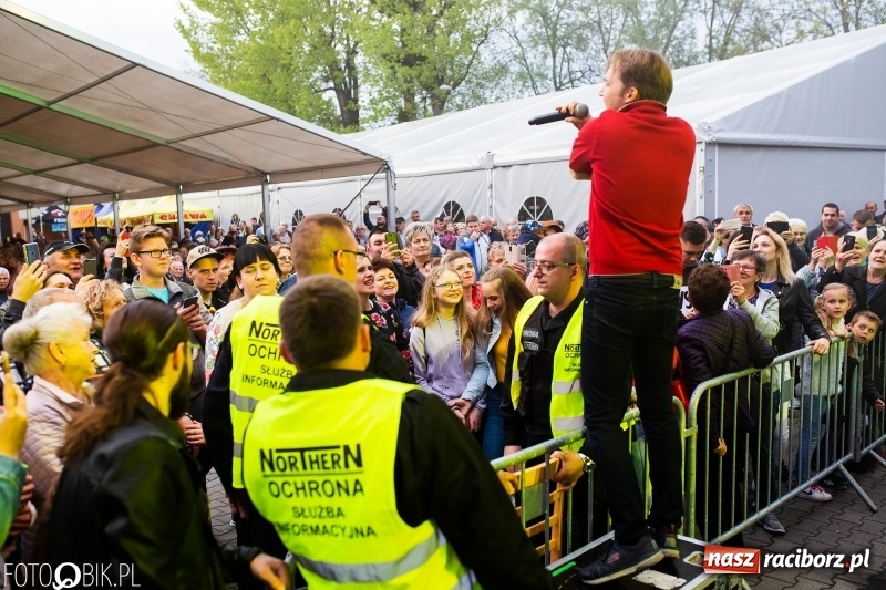 Zdjęcie w galerii na portalu naszraciborz.pl: TOBY gwiazdą pierwszego dnia pietrowickiej Eko-Wystawy wiadomości z regionu