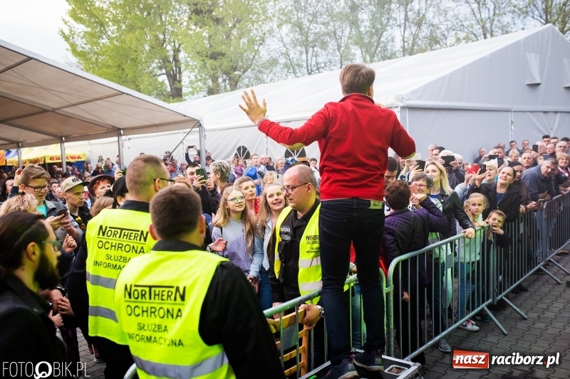 Zdjęcie w galerii na portalu naszraciborz.pl: TOBY gwiazdą pierwszego dnia pietrowickiej Eko-Wystawy wiadomości z regionu