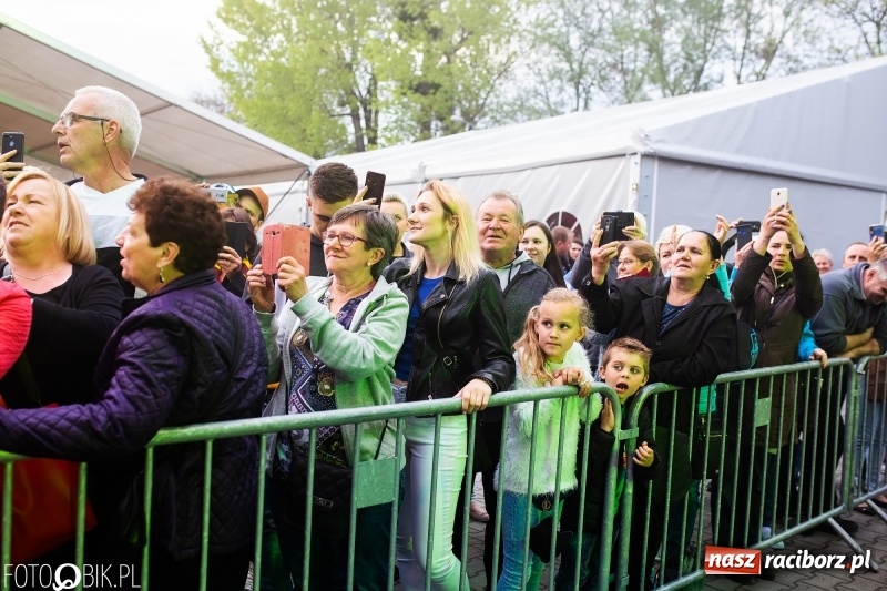 Zdjęcie w galerii na portalu naszraciborz.pl: TOBY gwiazdą pierwszego dnia pietrowickiej Eko-Wystawy wiadomości z regionu
