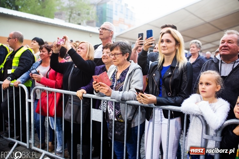 Zdjęcie w galerii na portalu naszraciborz.pl: TOBY gwiazdą pierwszego dnia pietrowickiej Eko-Wystawy wiadomości z regionu