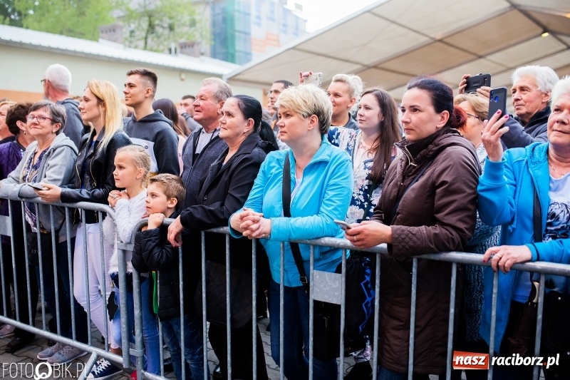 Zdjęcie w galerii na portalu naszraciborz.pl: TOBY gwiazdą pierwszego dnia pietrowickiej Eko-Wystawy wiadomości z regionu