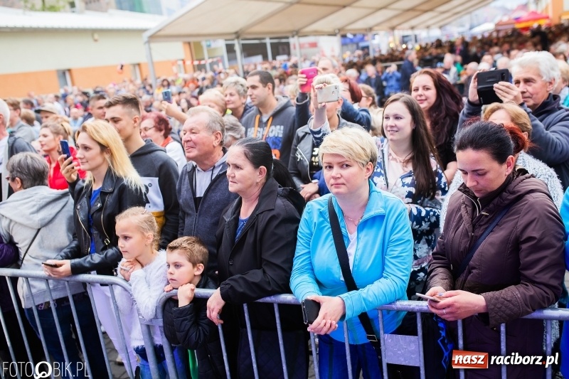 Zdjęcie w galerii na portalu naszraciborz.pl: TOBY gwiazdą pierwszego dnia pietrowickiej Eko-Wystawy wiadomości z regionu