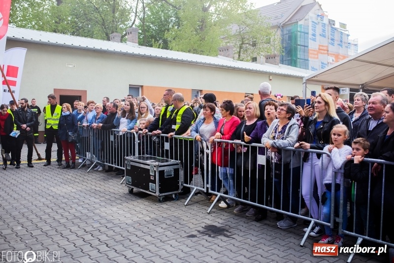 Zdjęcie w galerii na portalu naszraciborz.pl: TOBY gwiazdą pierwszego dnia pietrowickiej Eko-Wystawy wiadomości z regionu