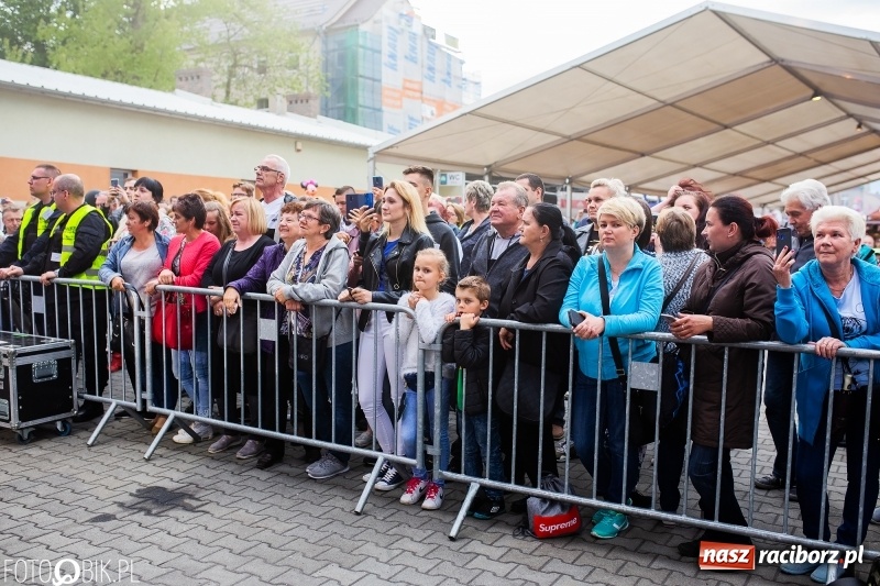 Zdjęcie w galerii na portalu naszraciborz.pl: TOBY gwiazdą pierwszego dnia pietrowickiej Eko-Wystawy wiadomości z regionu