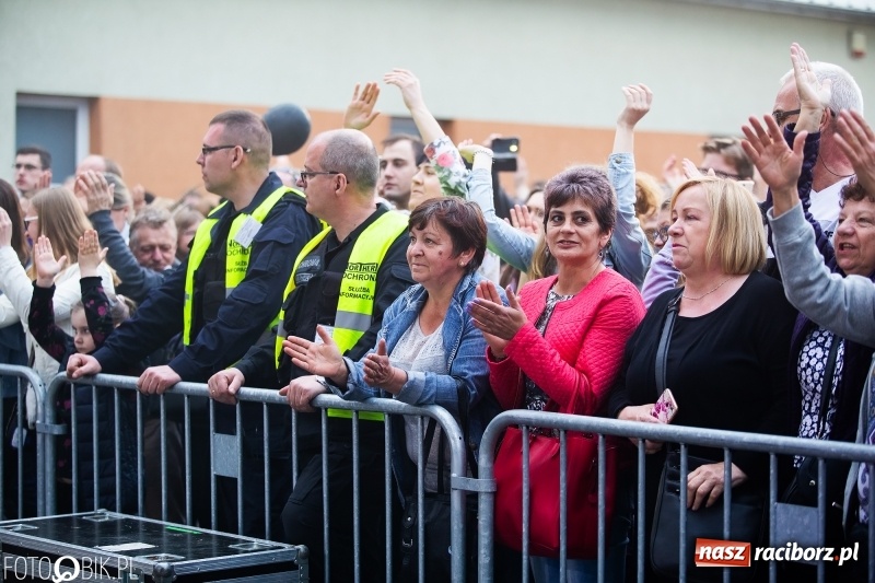 Zdjęcie w galerii na portalu naszraciborz.pl: TOBY gwiazdą pierwszego dnia pietrowickiej Eko-Wystawy wiadomości z regionu