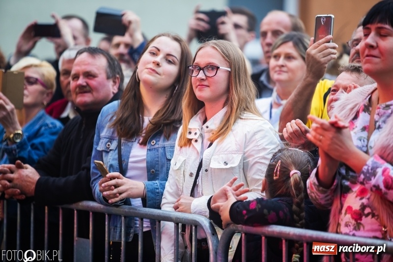 Zdjęcie w galerii na portalu naszraciborz.pl: TOBY gwiazdą pierwszego dnia pietrowickiej Eko-Wystawy wiadomości z regionu