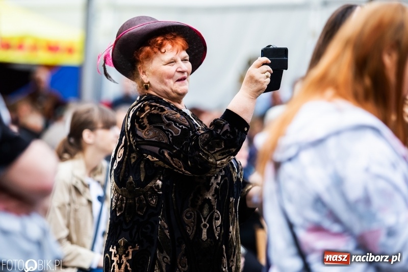 Zdjęcie w galerii na portalu naszraciborz.pl: TOBY gwiazdą pierwszego dnia pietrowickiej Eko-Wystawy wiadomości z regionu