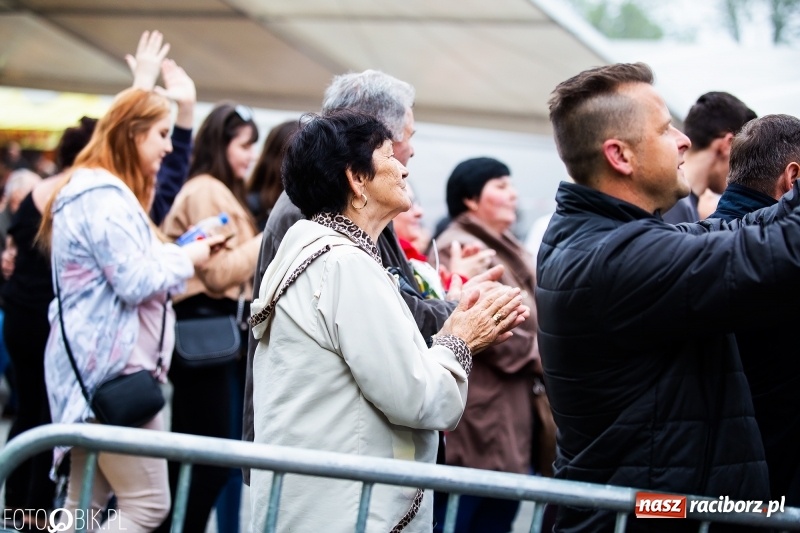 Zdjęcie w galerii na portalu naszraciborz.pl: TOBY gwiazdą pierwszego dnia pietrowickiej Eko-Wystawy wiadomości z regionu