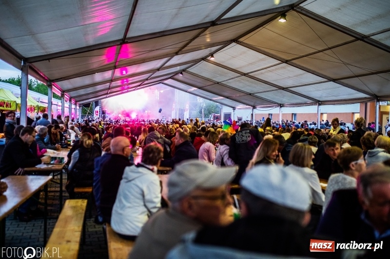 Zdjęcie w galerii na portalu naszraciborz.pl: TOBY gwiazdą pierwszego dnia pietrowickiej Eko-Wystawy wiadomości z regionu