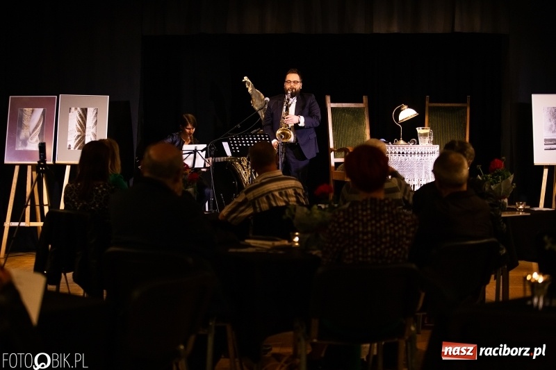 Zdjęcie w galerii na portalu naszraciborz.pl: Promocja kolejnego numeru Almanachu Prowincjonalnego w RCK wiadomości z regionu