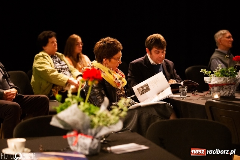 Zdjęcie w galerii na portalu naszraciborz.pl: Promocja kolejnego numeru Almanachu Prowincjonalnego w RCK wiadomości z regionu