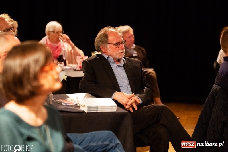 Zdjęcie w galerii na portalu naszraciborz.pl: Promocja kolejnego numeru Almanachu Prowincjonalnego w RCK wiadomości z regionu