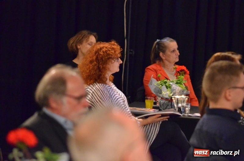 Zdjęcie w galerii na portalu naszraciborz.pl: Promocja kolejnego numeru Almanachu Prowincjonalnego w RCK wiadomości z regionu