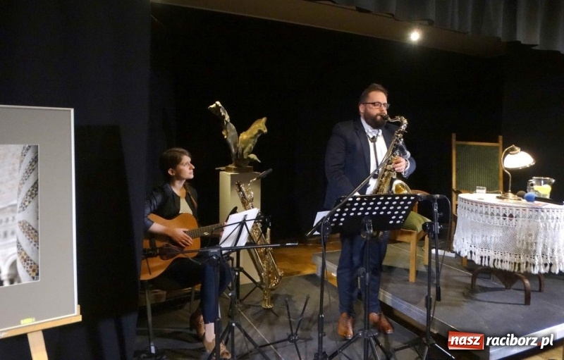 Zdjęcie w galerii na portalu naszraciborz.pl: Promocja kolejnego numeru Almanachu Prowincjonalnego w RCK wiadomości z regionu