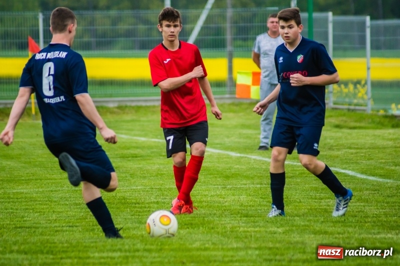 Zdjęcie w galerii na portalu naszraciborz.pl: C klasa. Emocjonujące spotkanie w Bolesławiu. Ruch górą [FOTO] wiadomości z regionu