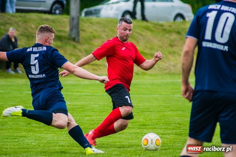 Zdjęcie w galerii na portalu naszraciborz.pl: C klasa. Emocjonujące spotkanie w Bolesławiu. Ruch górą [FOTO] wiadomości z regionu
