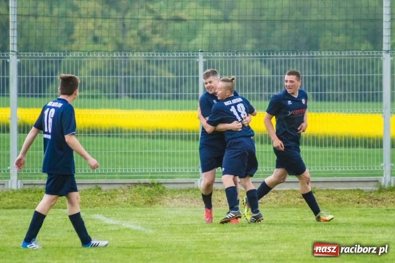 Zdjęcie w galerii na portalu naszraciborz.pl: C klasa. Emocjonujące spotkanie w Bolesławiu. Ruch górą [FOTO] wiadomości z regionu
