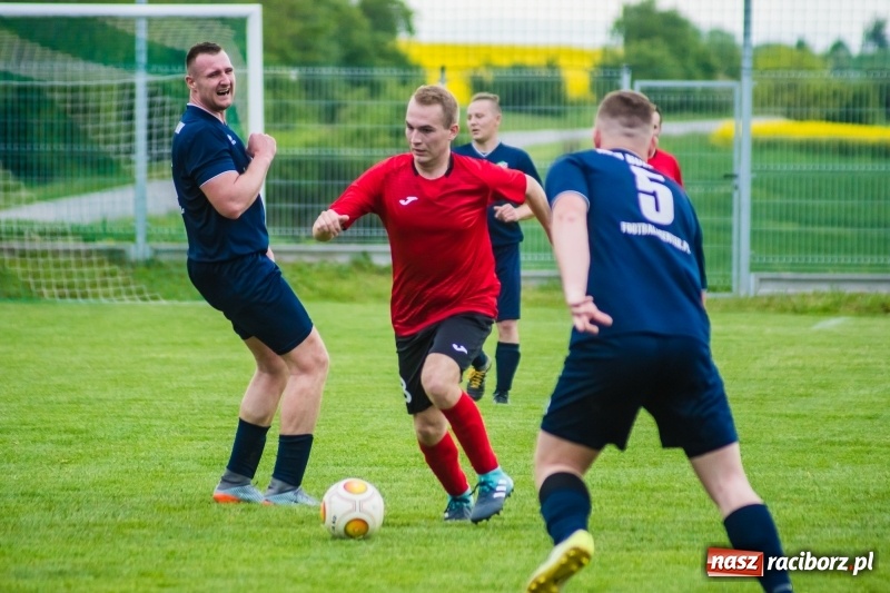 Zdjęcie w galerii na portalu naszraciborz.pl: C klasa. Emocjonujące spotkanie w Bolesławiu. Ruch górą [FOTO] wiadomości z regionu