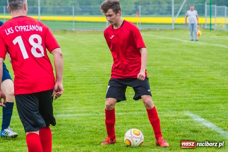 Zdjęcie w galerii na portalu naszraciborz.pl: C klasa. Emocjonujące spotkanie w Bolesławiu. Ruch górą [FOTO] wiadomości z regionu