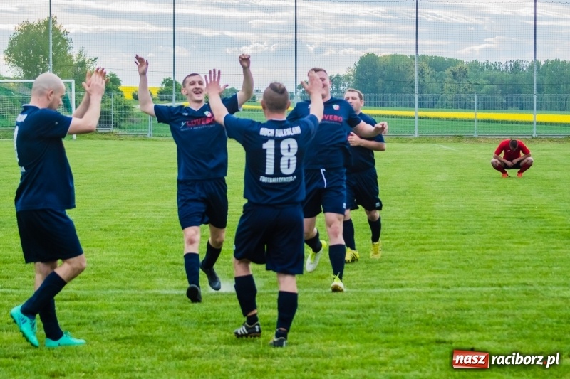 Zdjęcie w galerii na portalu naszraciborz.pl: C klasa. Emocjonujące spotkanie w Bolesławiu. Ruch górą [FOTO] wiadomości z regionu