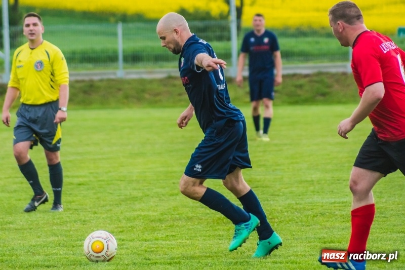 Zdjęcie w galerii na portalu naszraciborz.pl: C klasa. Emocjonujące spotkanie w Bolesławiu. Ruch górą [FOTO] wiadomości z regionu