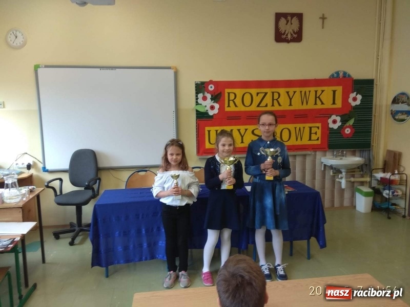 Zdjęcie w galerii na portalu naszraciborz.pl: Mistrz rozrywek umysłowych - III Powiatowy Konkurs  dla klas II w SP18 wiadomości z regionu