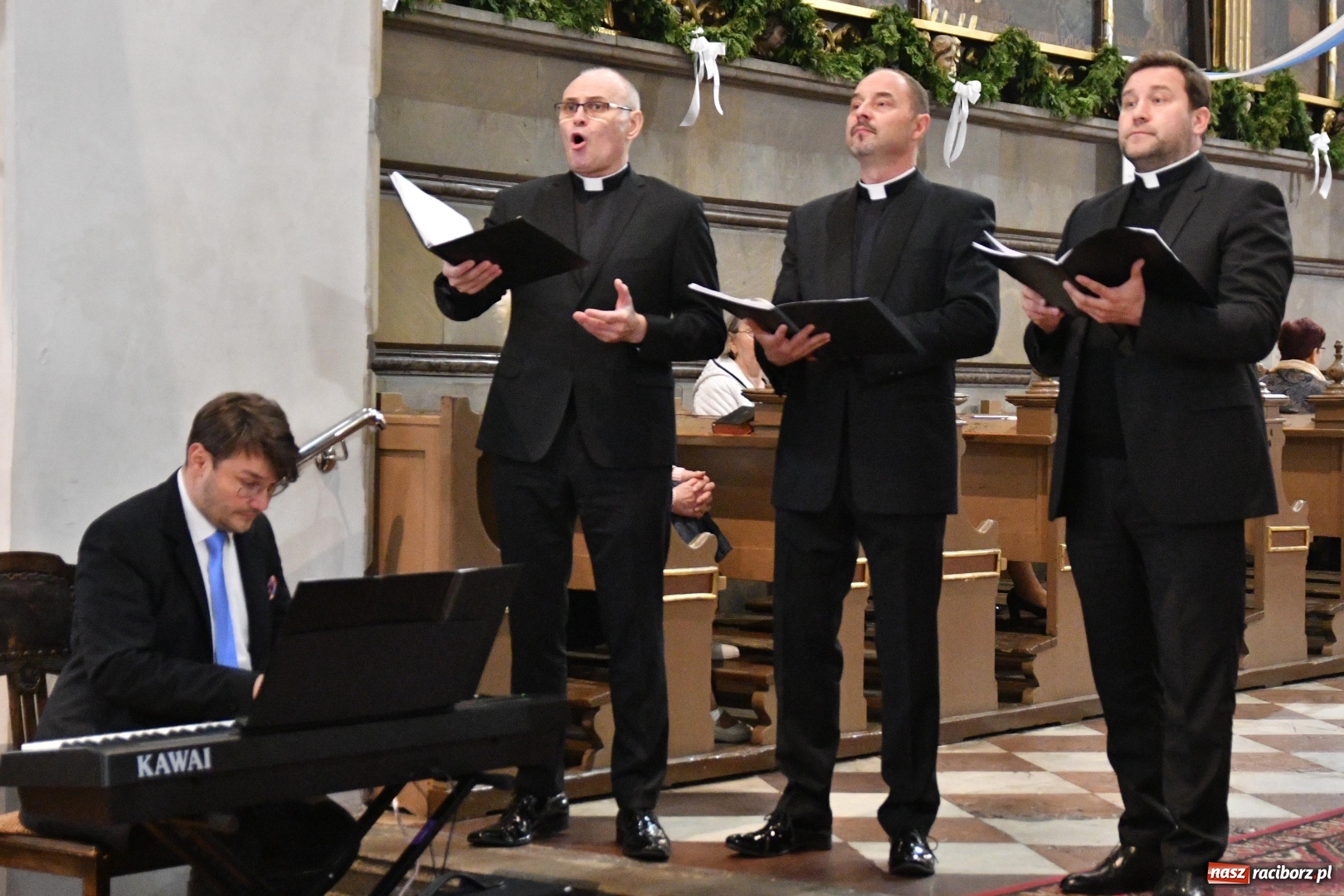 Zdjęcie w galerii na portalu naszraciborz.pl: Servi Domini Cantores wystąpili w świątyni farnej [FOTO]  wiadomości z regionu