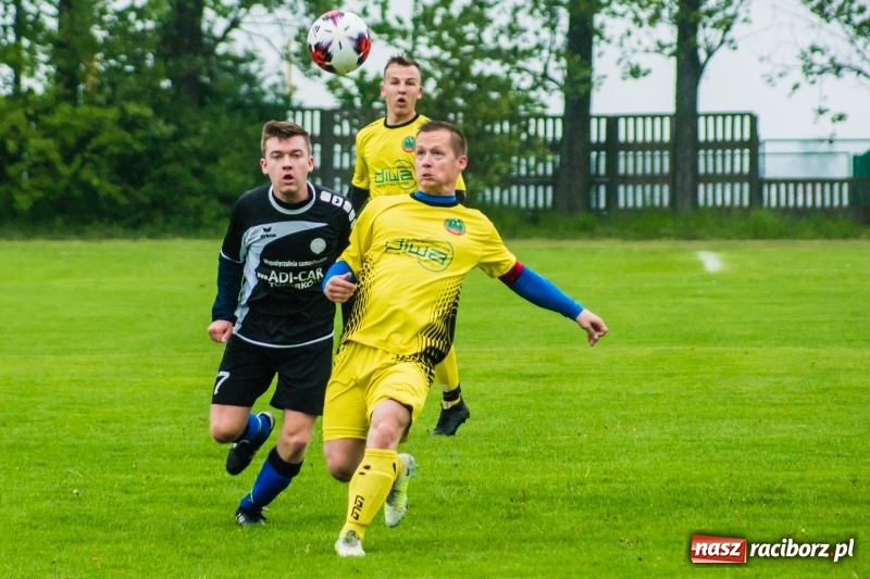 Zdjęcie w galerii na portalu naszraciborz.pl: C klasowe derby rezerw dla Owsiszcz [FOTO] wiadomości z regionu