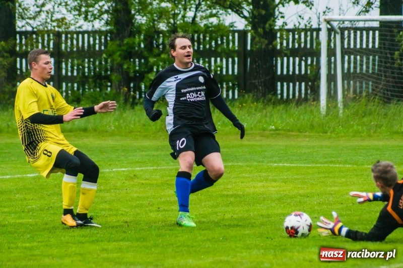 Zdjęcie w galerii na portalu naszraciborz.pl: C klasowe derby rezerw dla Owsiszcz [FOTO] wiadomości z regionu