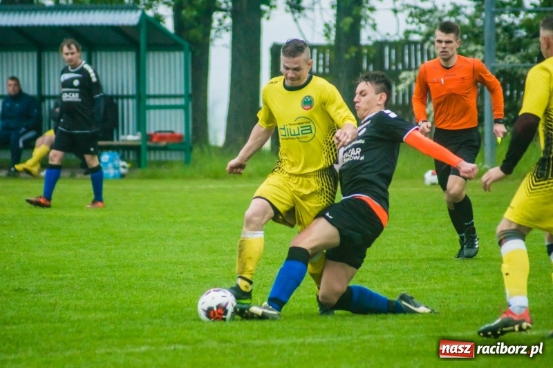 Zdjęcie w galerii na portalu naszraciborz.pl: C klasowe derby rezerw dla Owsiszcz [FOTO] wiadomości z regionu