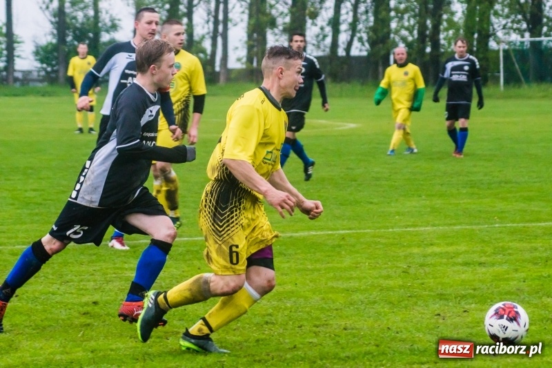 Zdjęcie w galerii na portalu naszraciborz.pl: C klasowe derby rezerw dla Owsiszcz [FOTO] wiadomości z regionu