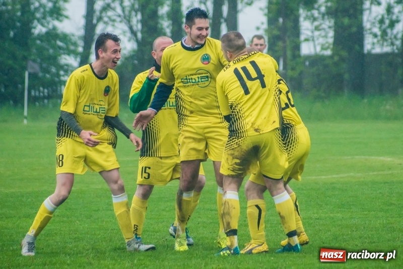 Zdjęcie w galerii na portalu naszraciborz.pl: C klasowe derby rezerw dla Owsiszcz [FOTO] wiadomości z regionu