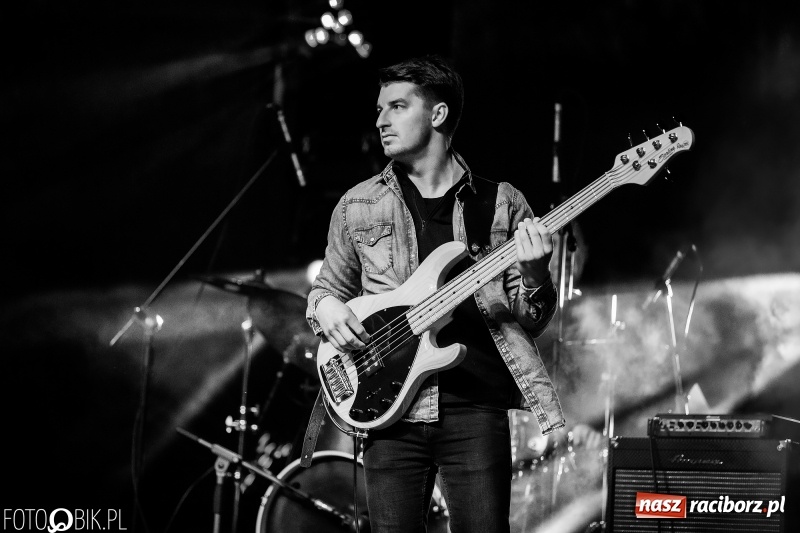 Zdjęcie w galerii na portalu naszraciborz.pl: Włoskie rytmy porwały Pietrowice Wielkie. Francesco Napoli na finał Eko-Wystawy wiadomości z regionu