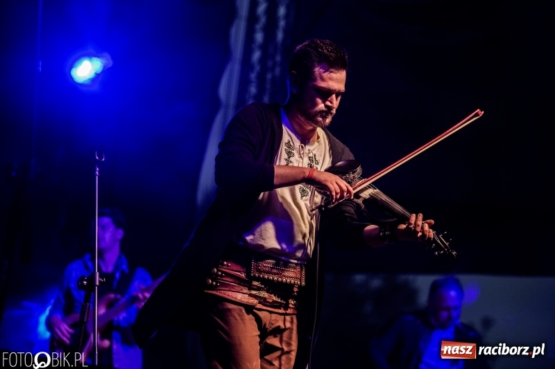 Zdjęcie w galerii na portalu naszraciborz.pl: Włoskie rytmy porwały Pietrowice Wielkie. Francesco Napoli na finał Eko-Wystawy wiadomości z regionu