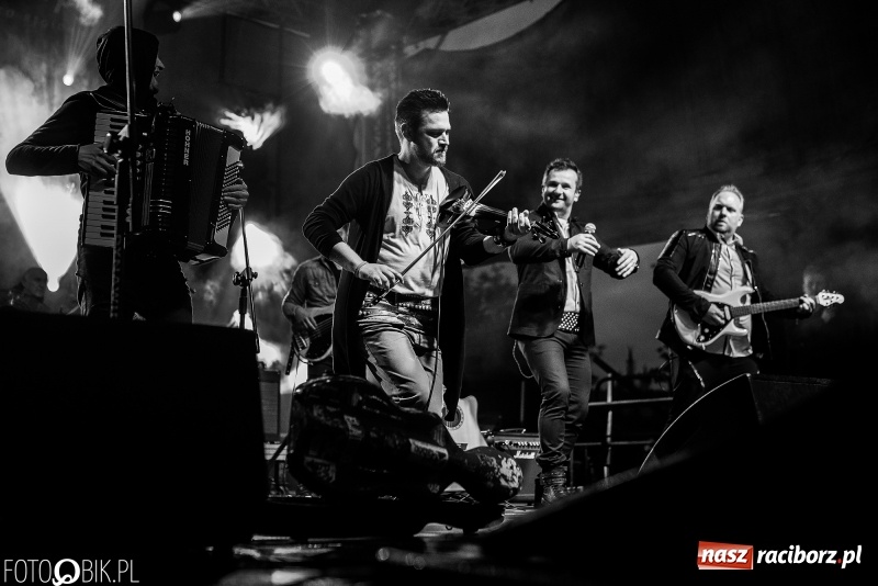 Zdjęcie w galerii na portalu naszraciborz.pl: Włoskie rytmy porwały Pietrowice Wielkie. Francesco Napoli na finał Eko-Wystawy wiadomości z regionu