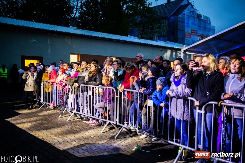 Zdjęcie w galerii na portalu naszraciborz.pl: Włoskie rytmy porwały Pietrowice Wielkie. Francesco Napoli na finał Eko-Wystawy wiadomości z regionu