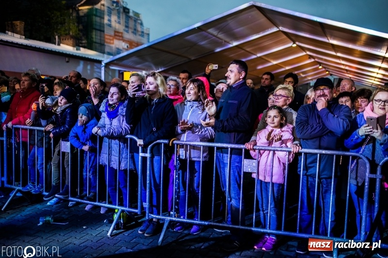 Zdjęcie w galerii na portalu naszraciborz.pl: Włoskie rytmy porwały Pietrowice Wielkie. Francesco Napoli na finał Eko-Wystawy wiadomości z regionu