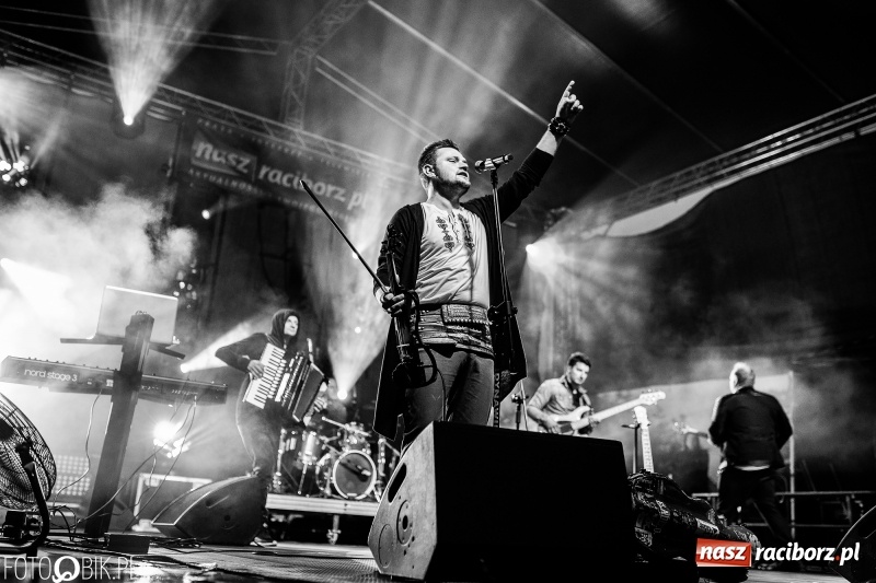 Zdjęcie w galerii na portalu naszraciborz.pl: Włoskie rytmy porwały Pietrowice Wielkie. Francesco Napoli na finał Eko-Wystawy wiadomości z regionu