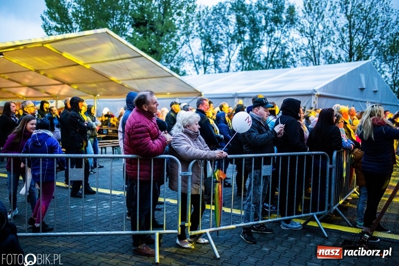 Zdjęcie w galerii na portalu naszraciborz.pl: Włoskie rytmy porwały Pietrowice Wielkie. Francesco Napoli na finał Eko-Wystawy wiadomości z regionu