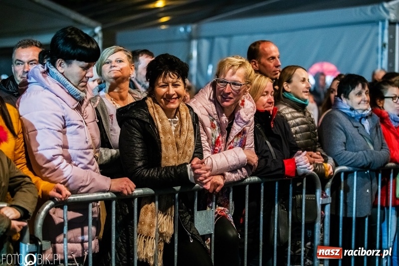 Zdjęcie w galerii na portalu naszraciborz.pl: Włoskie rytmy porwały Pietrowice Wielkie. Francesco Napoli na finał Eko-Wystawy wiadomości z regionu