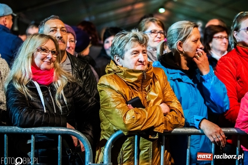 Zdjęcie w galerii na portalu naszraciborz.pl: Włoskie rytmy porwały Pietrowice Wielkie. Francesco Napoli na finał Eko-Wystawy wiadomości z regionu