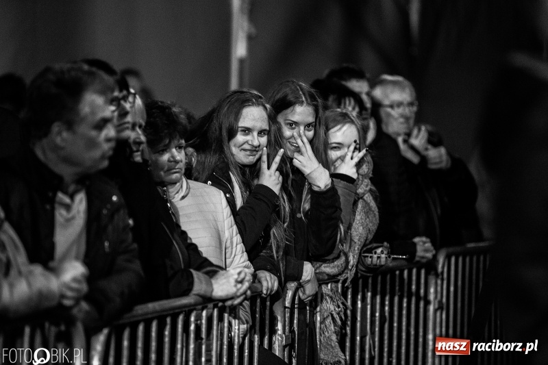 Zdjęcie w galerii na portalu naszraciborz.pl: Włoskie rytmy porwały Pietrowice Wielkie. Francesco Napoli na finał Eko-Wystawy wiadomości z regionu