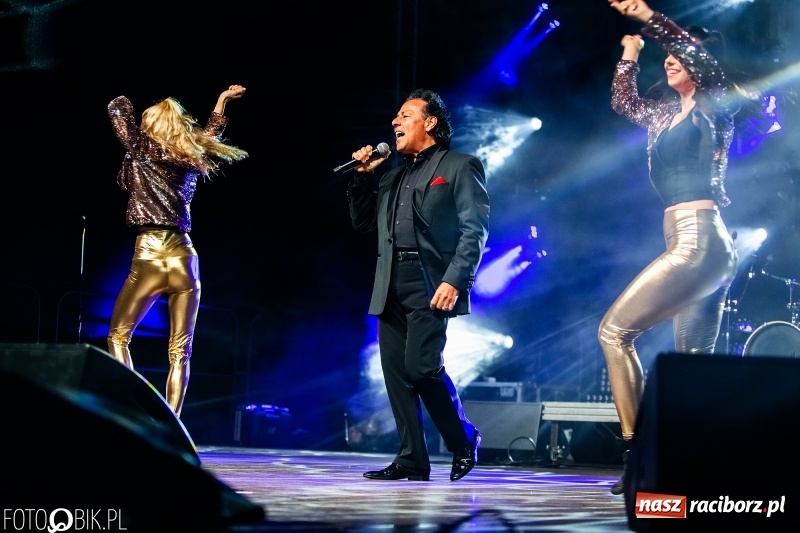 Zdjęcie w galerii na portalu naszraciborz.pl: Włoskie rytmy porwały Pietrowice Wielkie. Francesco Napoli na finał Eko-Wystawy wiadomości z regionu